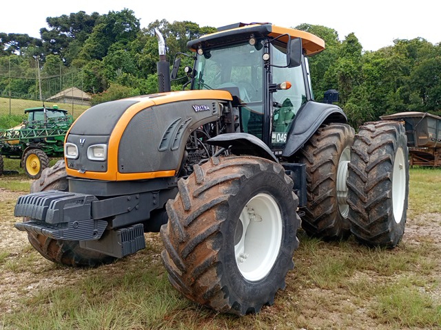 VALTRA BT210-4 – Trator Agrícola 4x4 - Funcionando