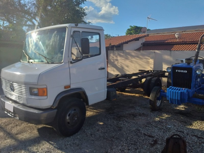 MERCEDES-BENZ – CAMINHÃO 710 | 1997/1997 | DIESEL | BRANCA | TURBINADO E HIDRÁULICO – FUNCIONANDO