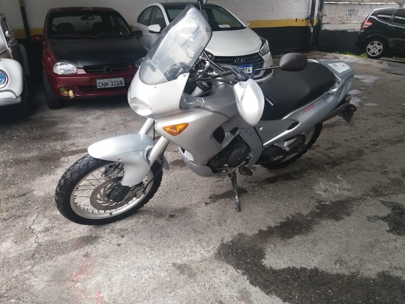 APRILIA – PEGASO 650 | 2001/2002 | GASOLINA | PRATA – FUNCIONANDO