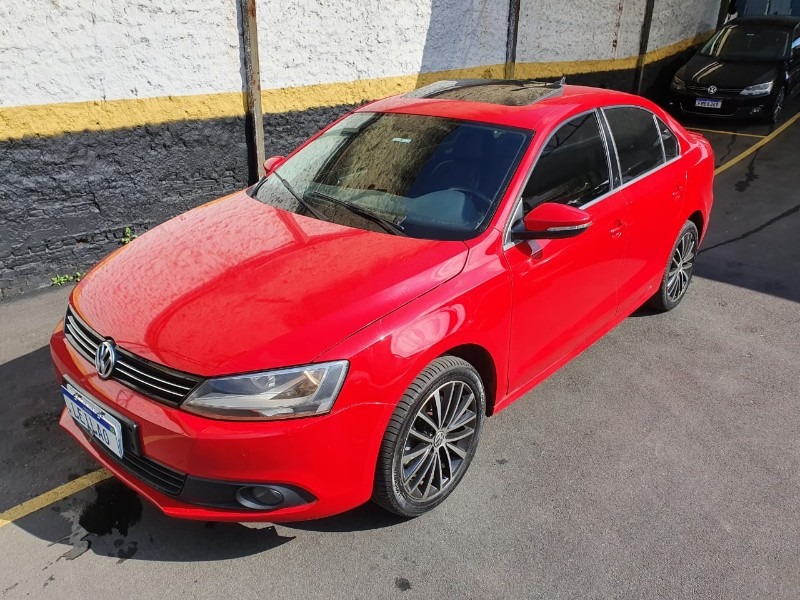 VOLKSWAGEN – JETTA 2.0T | 2012/2013 | GASOLINA | VERMELHA – FUNCIONANDO